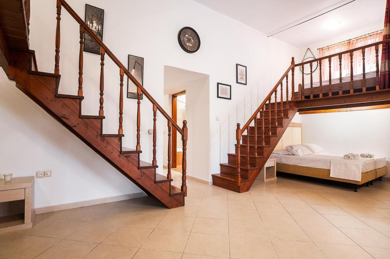 Villa Nikolaos *